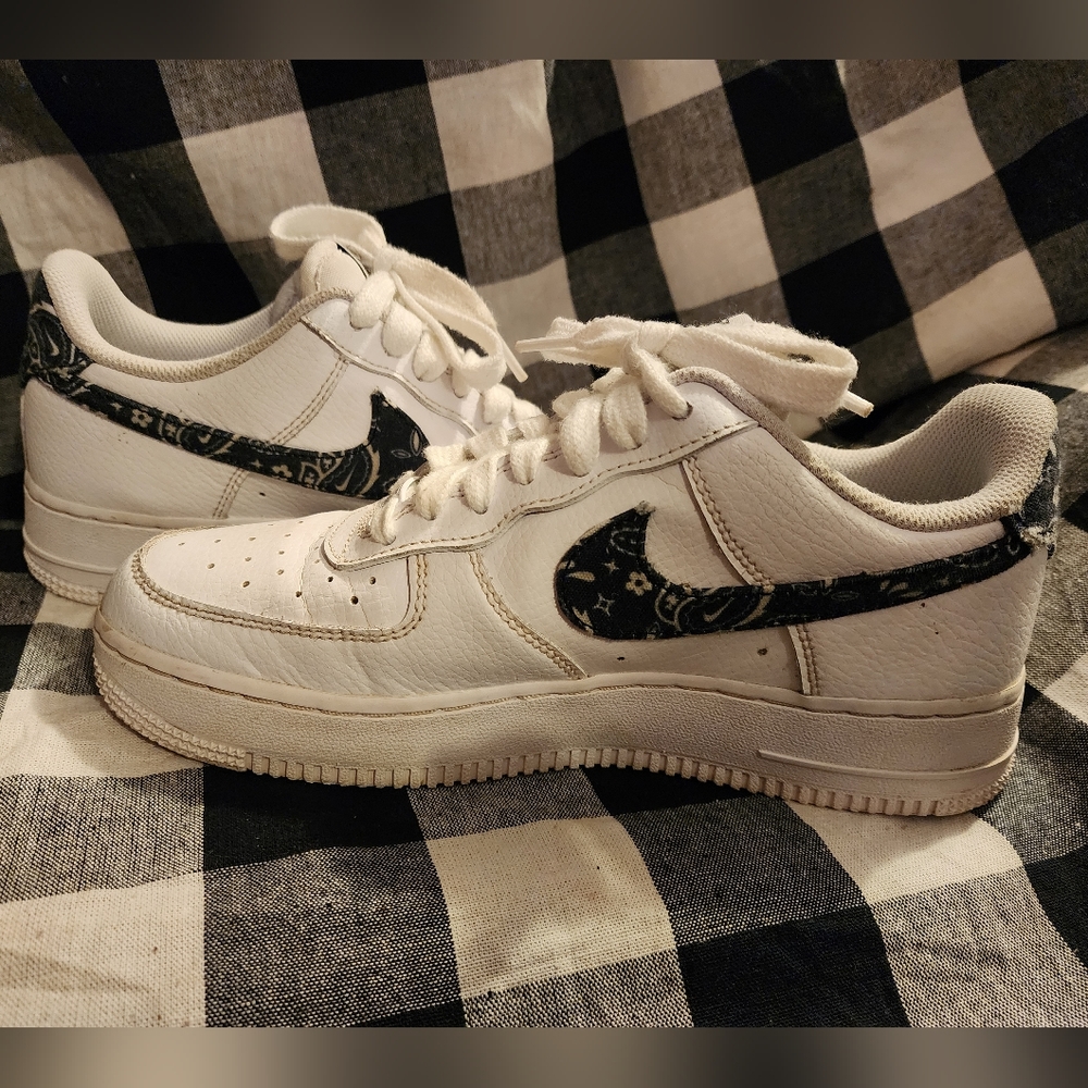 Nike Air Force 1 '07 Essentials Black Paisley - Picture 2 of 7